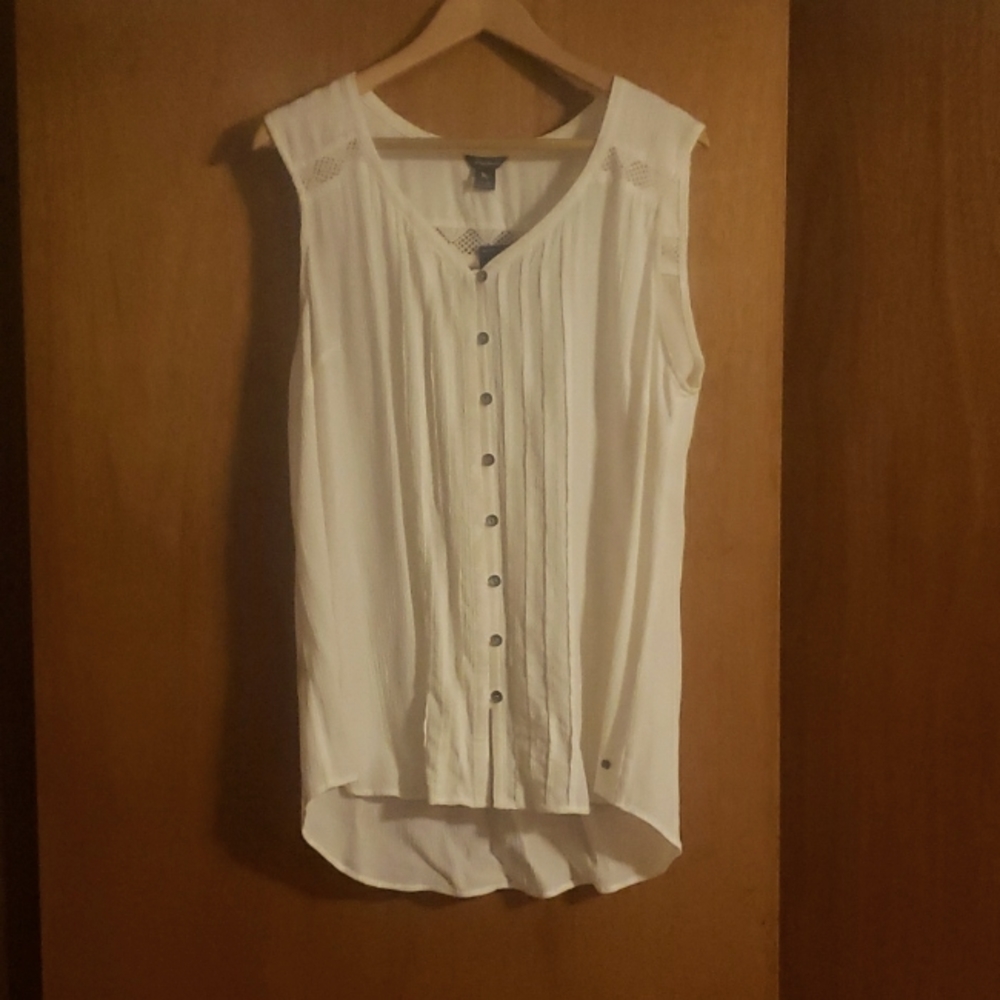 Womens sleeveless Eddie Bauer top